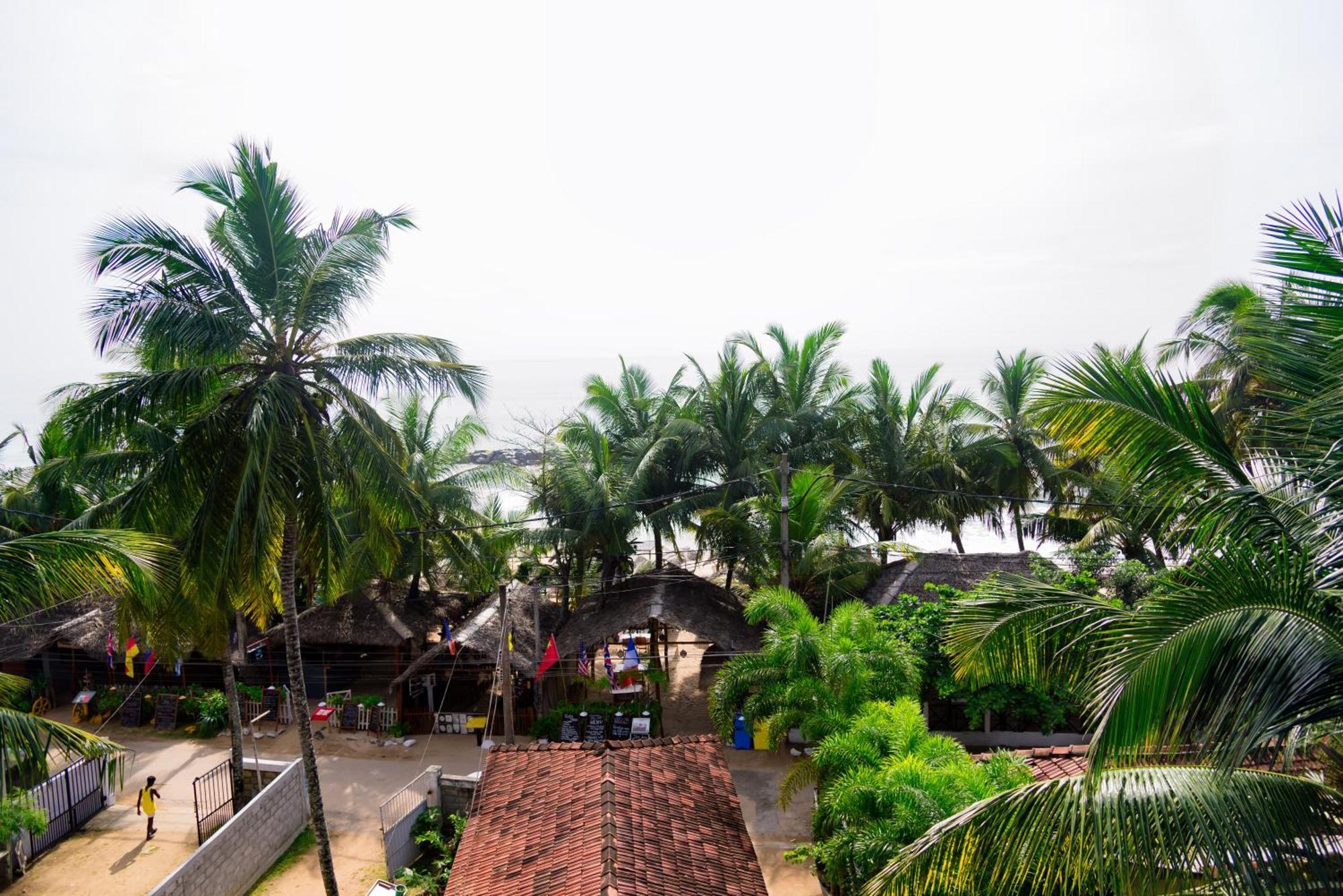 Golden Surfer Beach Hotel Tangalle Exterior foto