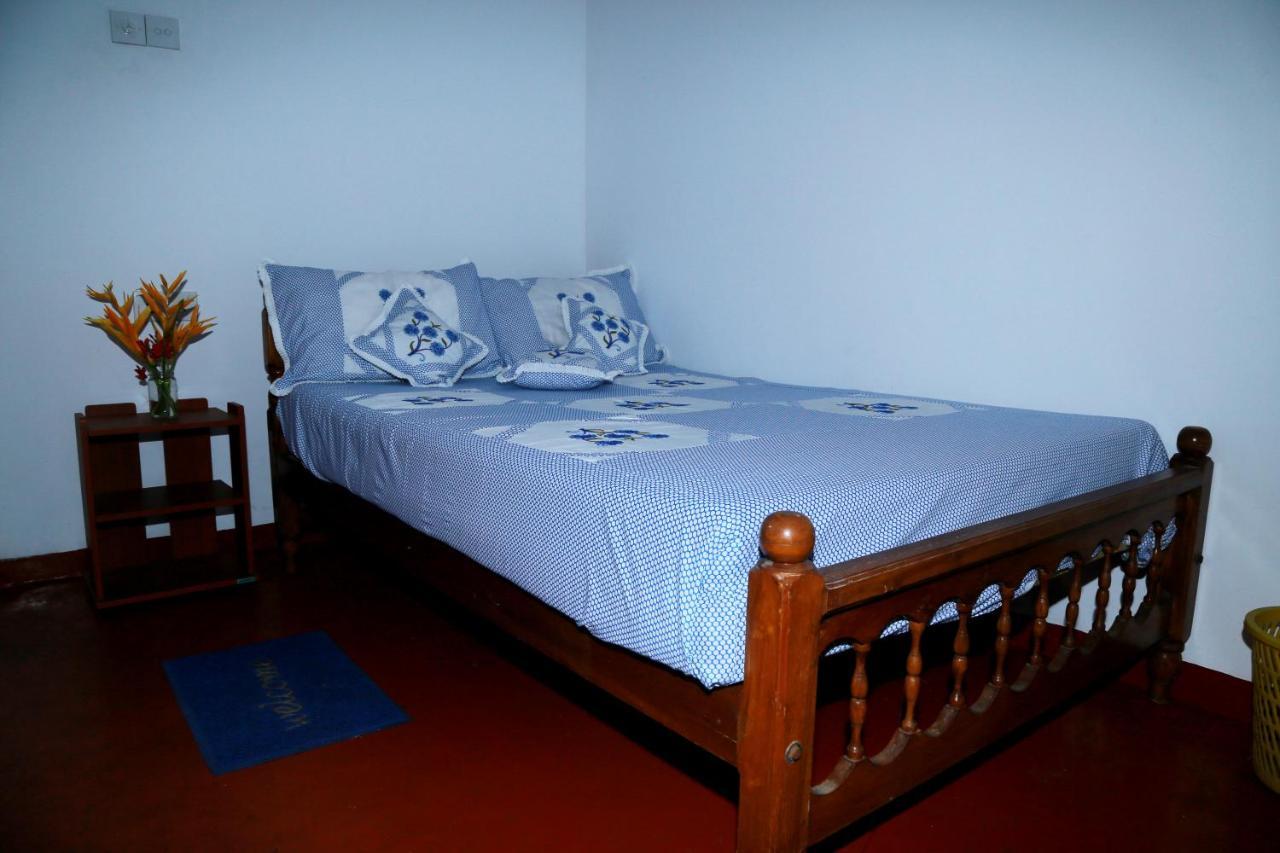 Golden Surfer Beach Hotel Tangalle Exterior foto